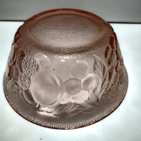 Pink depression glass fruit pattern bowl - Picture 6 of 10